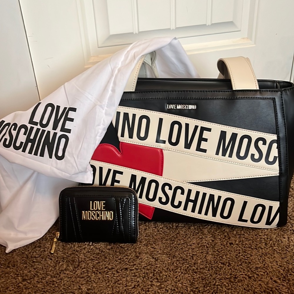 ❌❌SOLD❌❌Love Moschino tote plus wallet and storage bag